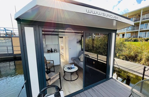 Zeewolde Alquiler De Eote | Tiny houseboat near the beach and the center
