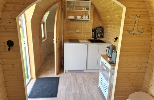 Belau Apartamento | Tiny Igloo Lindström on Lake Belau