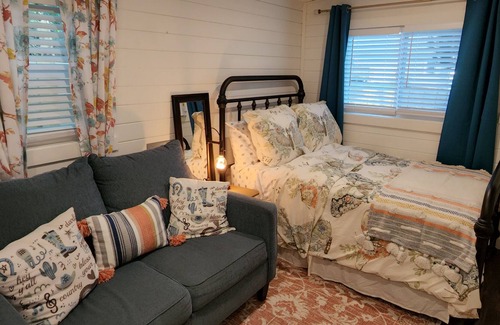 East Point Cabaña | Tiny Life In East Point /Airport - Mins To Downtown
