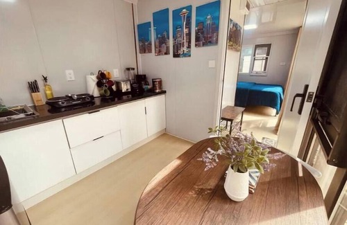 Edmonds Cabina | Tiny Oasis with all the amenities!