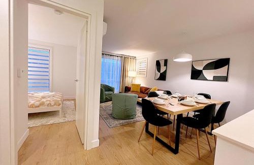 Longue-Pointe Apartamento | Tiny Penthouse Big Balcony Central & Cozy