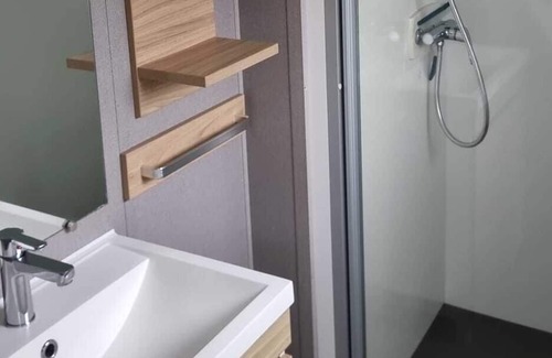 Kropswolde Chalet De Esquí | Tiny Solhouse in Natuur Vlakbij Groningen 5 Sterren Camping