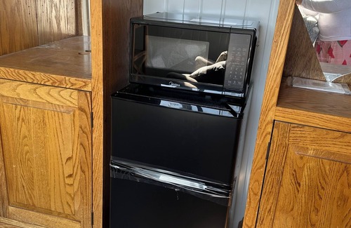 Fresno Apartamento | Tiny space living Cozy studio in lovely Fresno with AC, WiFi