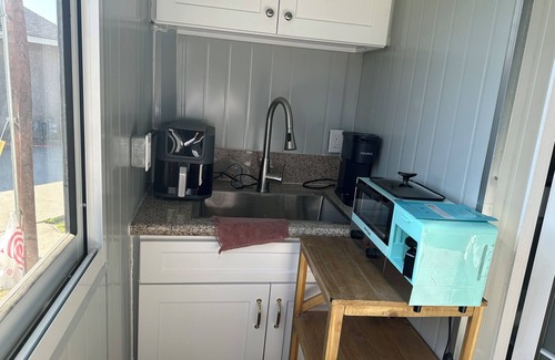 Fresno Apartamento | Tiny space living Cozy studio in lovely Fresno with AC, WiFi