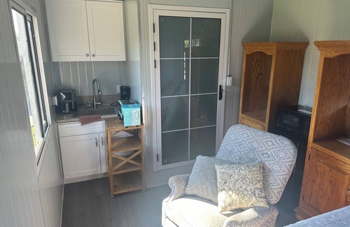 Fresno Apartamento | Tiny space living Cozy studio in lovely Fresno with AC, WiFi