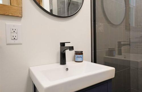 Bynum Apartamento | Tiny Tarheel Cozy Retreat Near UNC Tiny House