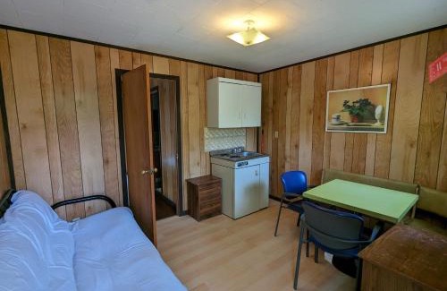 Wasaga Beach Casa | Tiny Wood Cottage 22