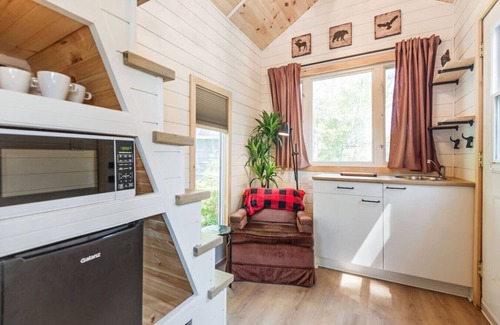 Wasaga Beach Casa | TinyHome | Watercrafts+FirePit+BBQ