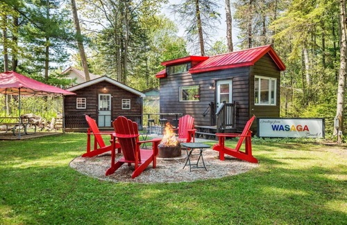 Wasaga Beach Casa | TinyHome | Watercrafts+FirePit+BBQ