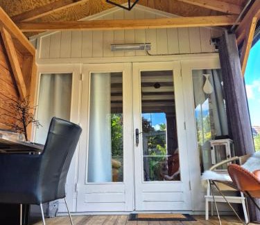 Loon Cama Y Desayuno | Tinyhouse met Hot Tub en ruime privé tuin