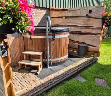 Loon Cama Y Desayuno | Tinyhouse met Hot Tub en ruime privé tuin