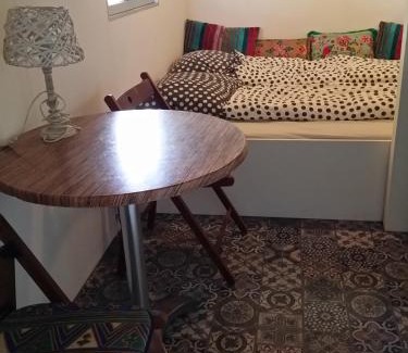 Oterleek Apartamento | Tinyhouse NATUURHUISJE met veranda Bij de Molen tussen Alkmaar en Hoorn