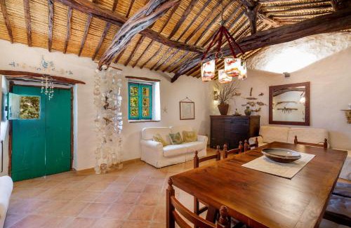 Cannigione Casa | Tipica Casa Sarda con Piscina Privata e Vista Mare