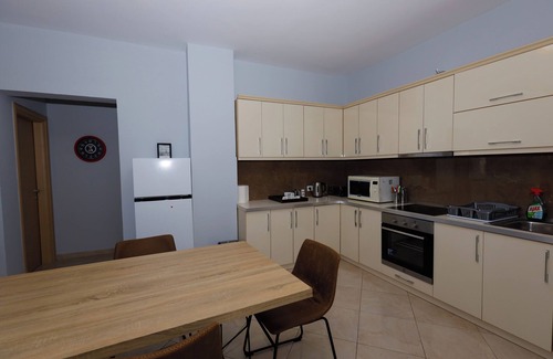 Tirana Apartamento | Tirana Skyline Rooftop 3BR w/Hot Tub, Plunge Pool & Free Parking