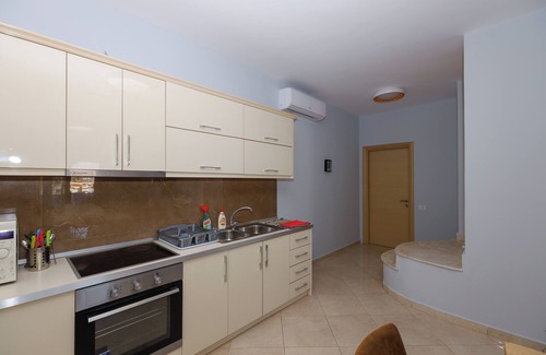 Tirana Apartamento | Tirana Skyline Rooftop 3BR w/Hot Tub, Plunge Pool & Free Parking