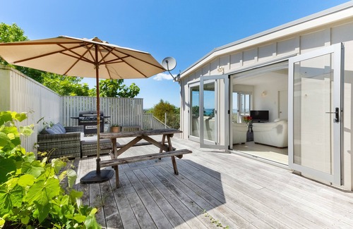 Oneroa Cabaña | Tiri Cottage - Seaviews in Oneroa