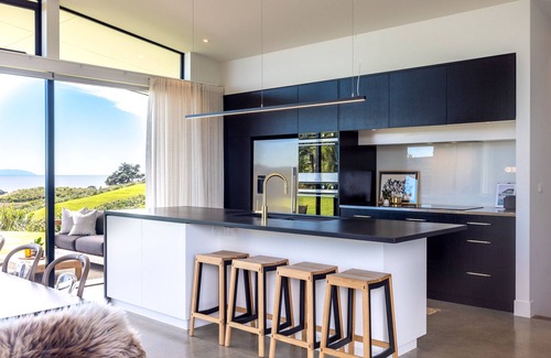 Ostend Casa | TIROHANGA LUXURY | Coast & Country | WINTER DEAL - Stay for 3, Pay for 2