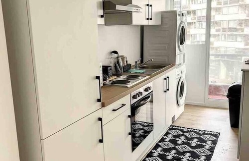 Charleroi Apartamento | Tirou 3 station and airport center