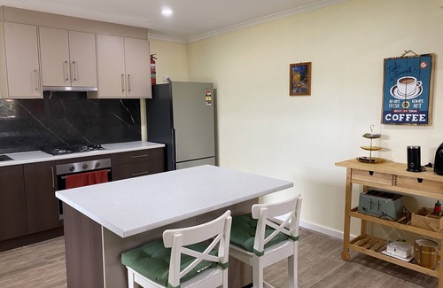 Novar Gardens Casa | TJ’s Retro Retreat between Glenelg and CBD