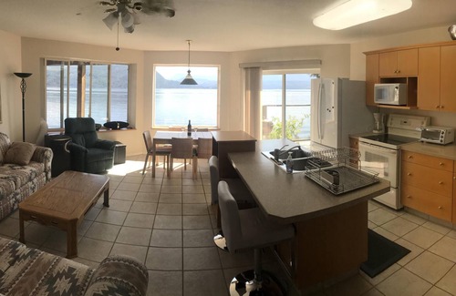 Scotch Creek Casa | TLC Beachhouse "Suite" - Celista, BC. Shuswap del norte
