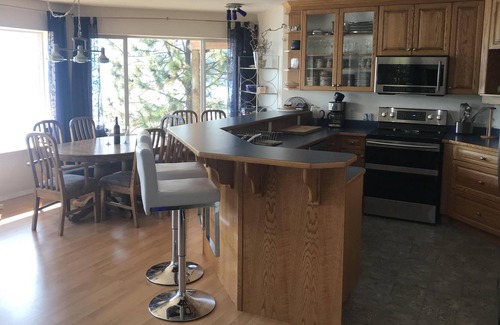Scotch Creek Casa | TLC Beachhouse "Suite 1" - Waterfront - Shuswap Vacations and Sledding Accommodation (clone)