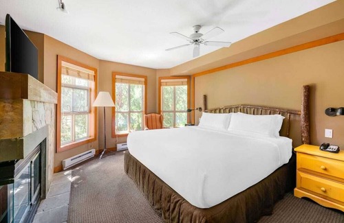 Upper Village Complejo | tnLuxurious 2 bedroom family aptt. in a ski resort Whistler BC - upper village
