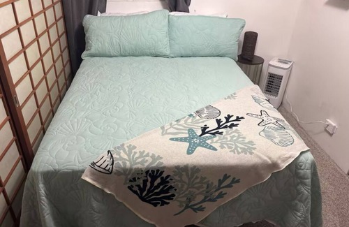 McCully - Moiliili Cama Y Desayuno | Morning Breeze Shoji Style
