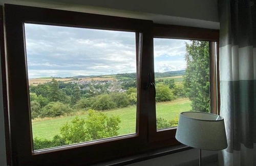 Burgbrohl Apartamento | Eifel country living with fantastic panoramic views and proximity to the lake
