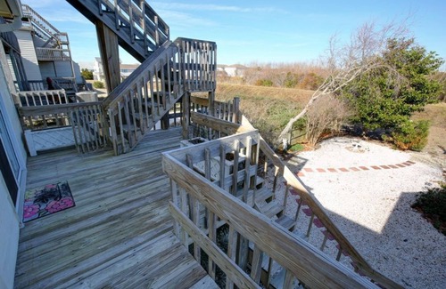 Holden Beach Casa | Plano de planta abierto y soleado: ¡traiga a su perro!