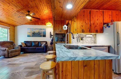 Northern Bruce Peninsula Cabaña | Tobermory Waterfront Cottage @ Singing Sands Beach