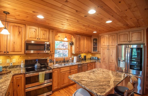 Todd Cabina | Todd Log Cabin w/ Views + Hot Tub + Gas Fireplace + Game Room