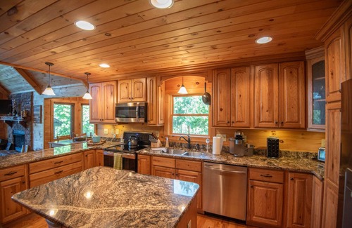Todd Cabina | Todd Log Cabin w/ Views + Hot Tub + Gas Fireplace + Game Room