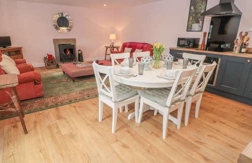 Hallington Cabaña | TODRIDGE BARN, pet friendly, character holiday cottage in Corbridge