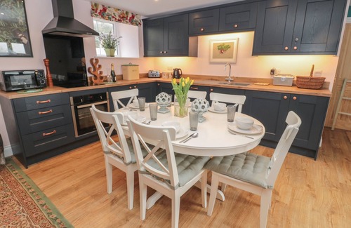 Hallington Cabaña | TODRIDGE BARN, pet friendly, character holiday cottage in Corbridge