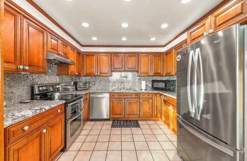 Mussel Shoals Casa | Toes in the Sand! Great Location!
