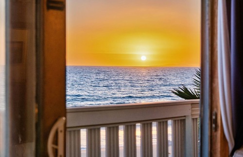 Mussel Shoals Casa | Toes in the Sand! Great Location!
