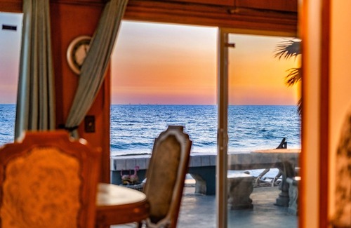 Mussel Shoals Casa | Toes in the Sand! Great Location!