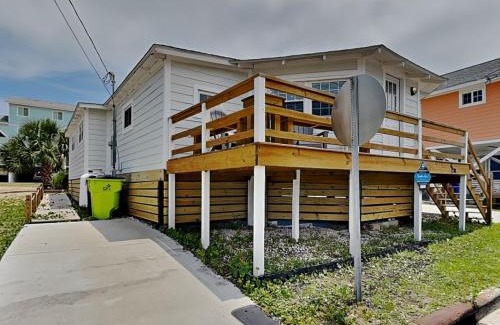 Carolina Beach Casa | Toes in the Sand