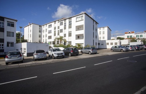 Ponta Delgada Condominio | Toi et Moi -City Center Condo + estacionamiento gratuito, tuyo por descubrir