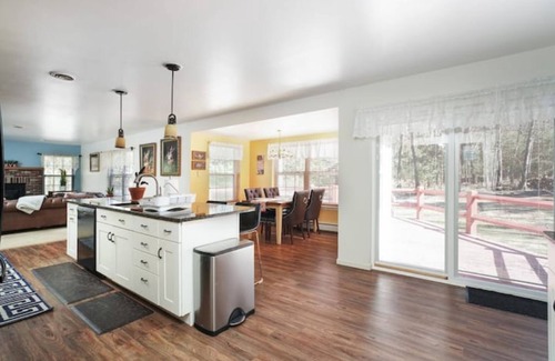 Stroudsburg Casa | Tokyi Nest
