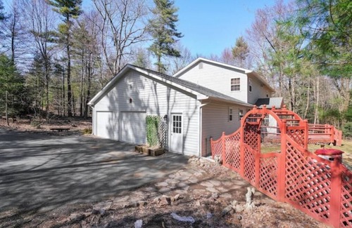 Stroudsburg Casa | Tokyi Nest