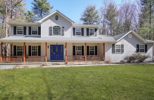 Stroudsburg Casa | Tokyi Nest