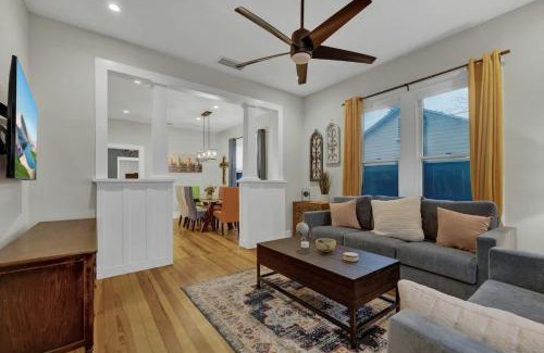 New Braunfels Casa | Tolle Haus: W/Pool & Firepit-Walk to Schlitterbahn, Comal Chutes & Downtown!
