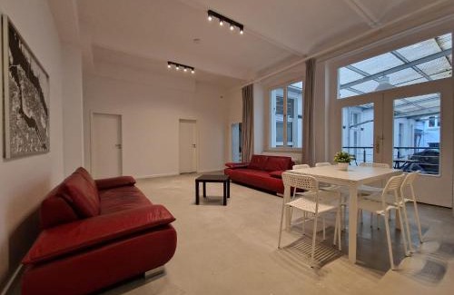 Stadtmitte Apartamento | Tolstov Apartments - 300m2 Loft with 7 Rooms - 15 Min Messe DUS & Old Town DUS