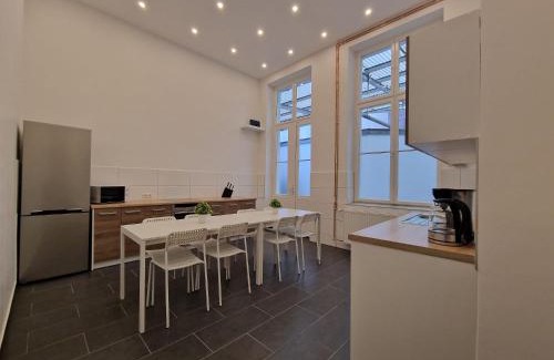 Stadtmitte Apartamento | Tolstov Apartments - 300m2 Loft with 7 Rooms - 15 Min Messe DUS & Old Town DUS