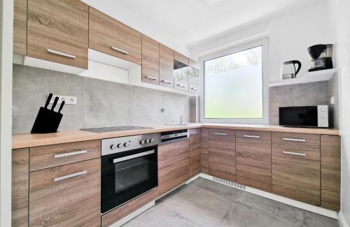 Heiligenhaus Apartamento | Tolstov Apartments - Monteurwohnungen - 3 Schlafzimmer - Küche - Balkon - Waschmaschine - 25 Min zur Messe DUS