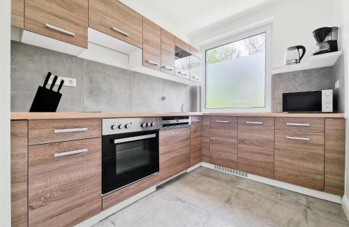 Heiligenhaus Apartamento | Tolstov Apartments - Monteurwohnungen - 3 Schlafzimmer - Küche - Balkon - Waschmaschine - 25 Min zur Messe DUS