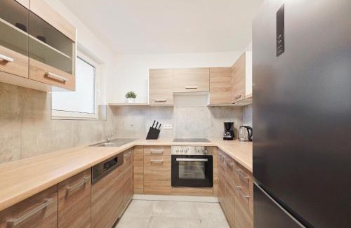 Heiligenhaus Apartamento | Tolstov Apartments - Monteurwohnung - 2 Schlafzimmer - Wohnzimmer - Küche - Balkon - Waschmaschine - 25 Min zur Messe DUS