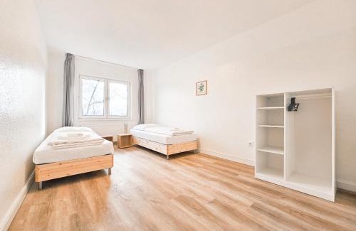 Heiligenhaus Apartamento | Tolstov Apartments - Monteurwohnung - 2 Schlafzimmer - Wohnzimmer - Küche - Balkon - Waschmaschine - 25 Min zur Messe DUS
