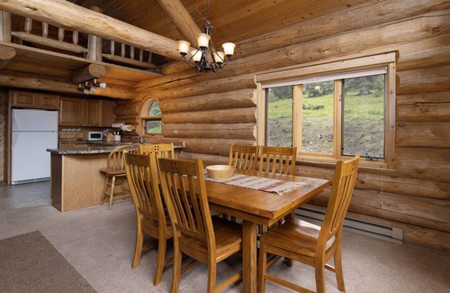 Gallatin Gateway Cabina | Tom's Big Sky Cabin - Close to the Gallatin River, hiking, and Yellowstone!